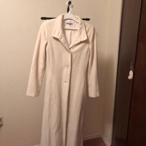 Beautuful White long coat - Picture 3 of 10